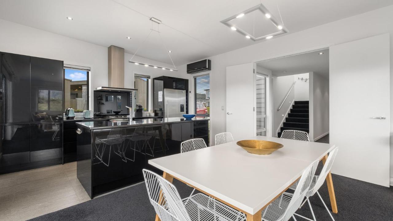 Villa Infinity And Beyond Wanaka Exterior foto