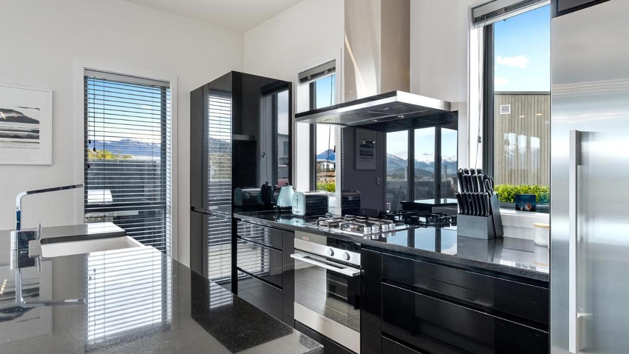 Villa Infinity And Beyond Wanaka Exterior foto