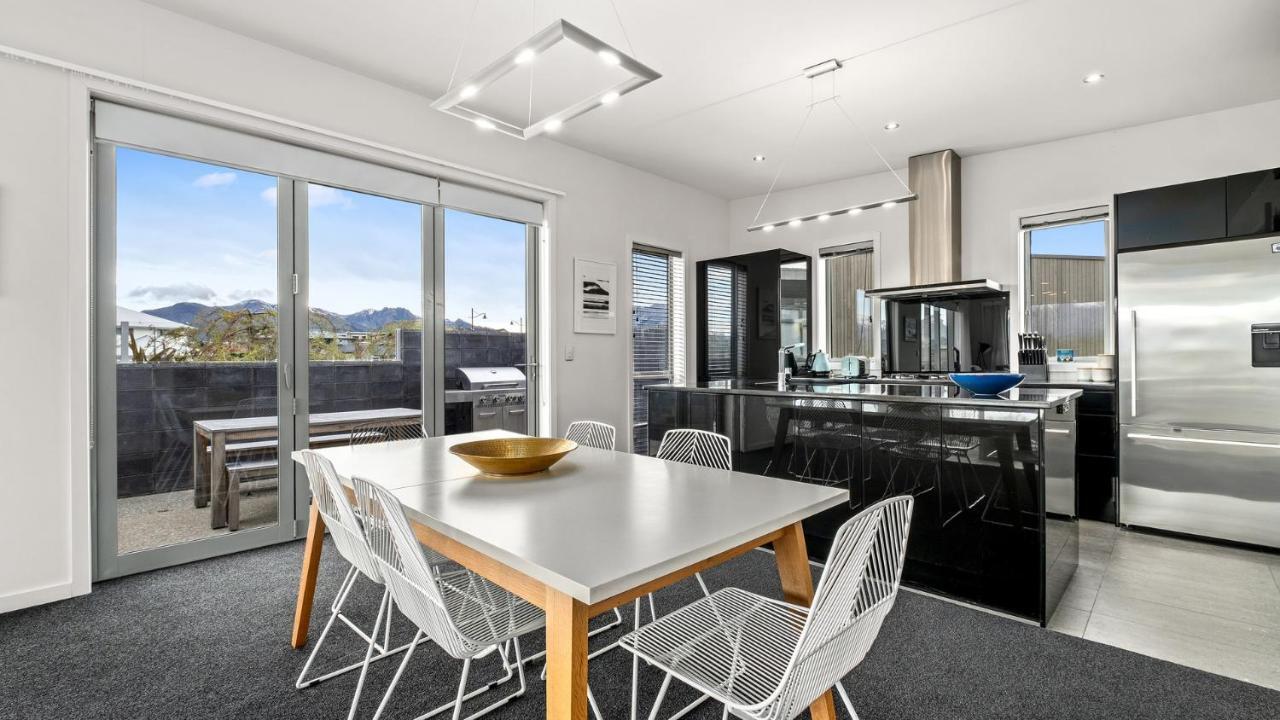 Villa Infinity And Beyond Wanaka Exterior foto